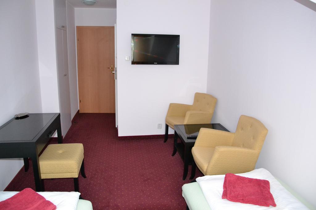 Hotel&Restauracja Zlote Runo Gora Kalwaria Ruang foto