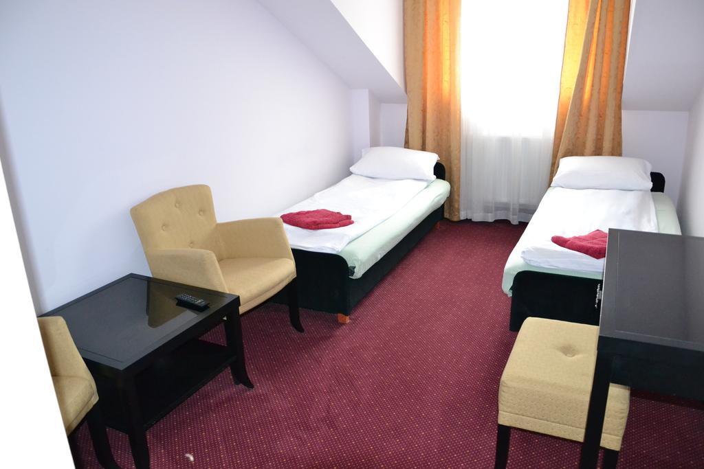Hotel&Restauracja Zlote Runo Gora Kalwaria Ruang foto
