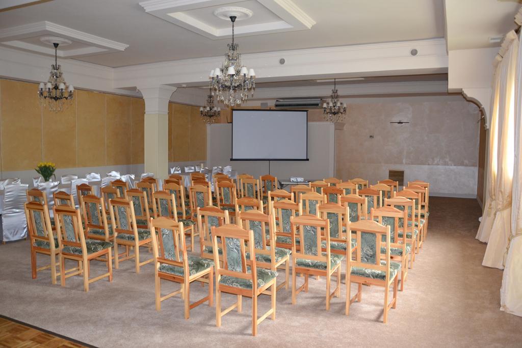 Hotel&Restauracja Zlote Runo Gora Kalwaria Bagian luar foto
